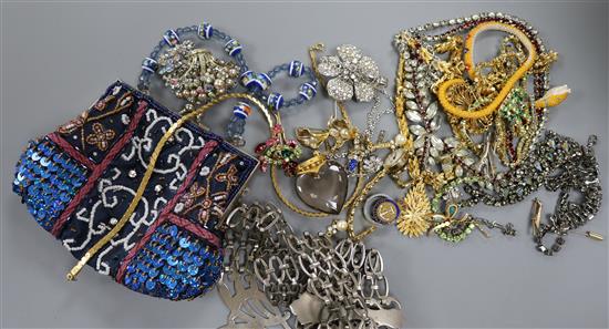 Mixed costume jewellery.